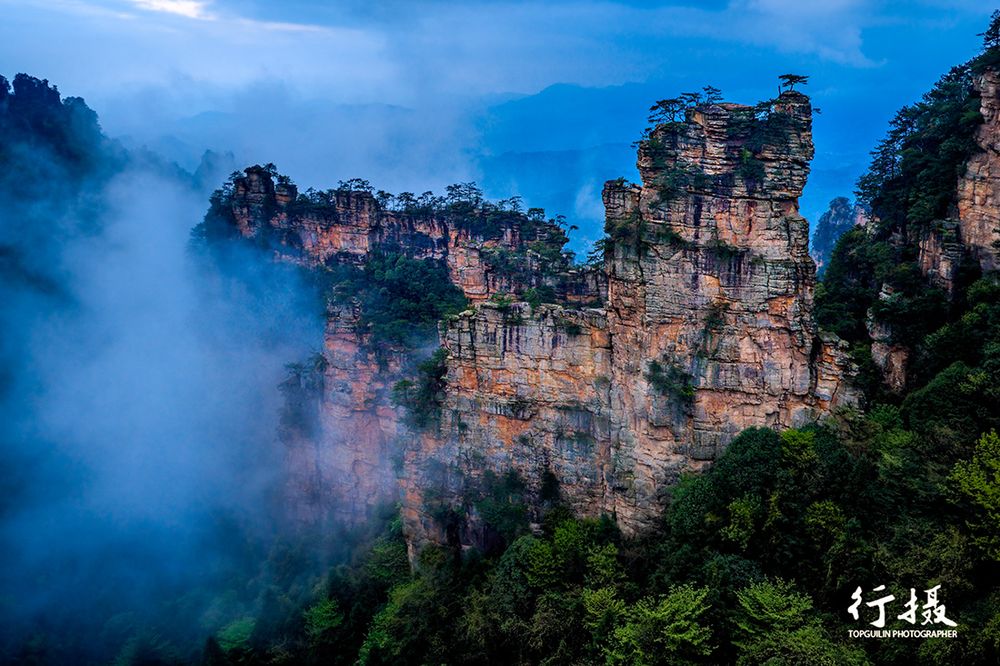 The Natural Great Wall at Yangjiajie, a long sandstone ridge of columnar rock